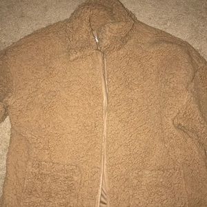 Fur collar cost/ puffer jacket.